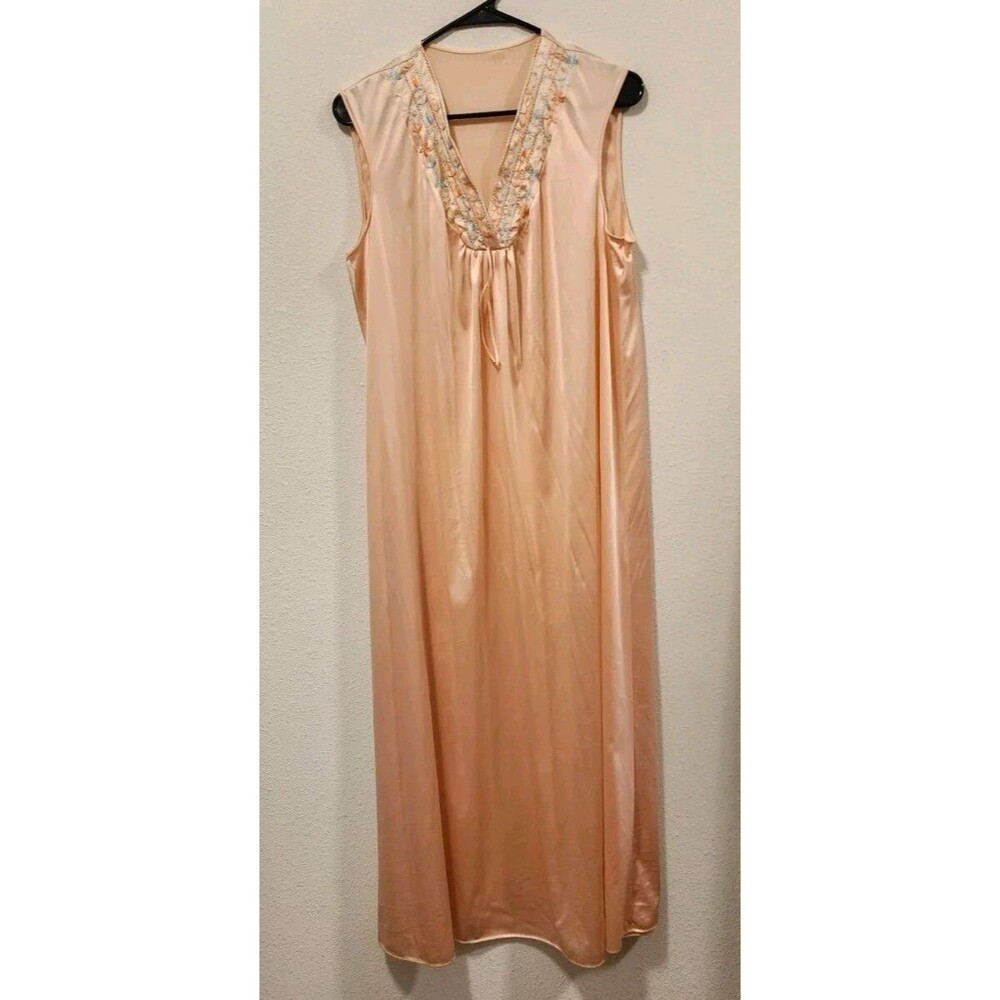 Vintage Vanity Fair Nylon  Floral Embroidered Cottagecore Nightgown-Sz LGE